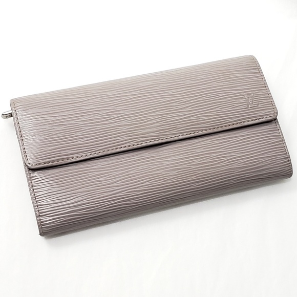 Louis Vuitton Handbags - ⤵⤵GUC Louis Vuitton Epi Leather Sarah Wallet